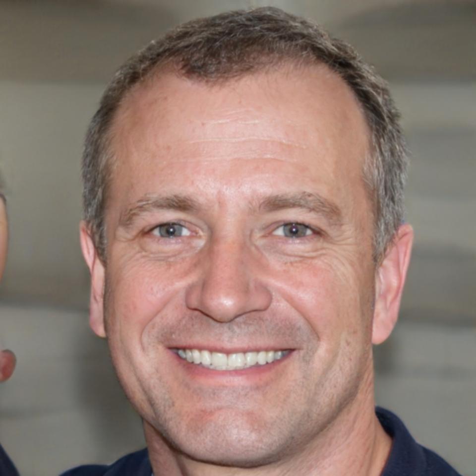 Ritratto di Luca Valenti, specialista in dinamiche familiari