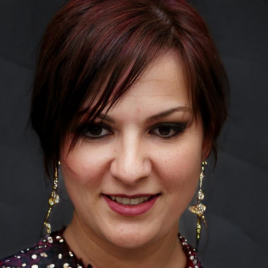 Elena Venturi utilizza materiali educativi per famiglie